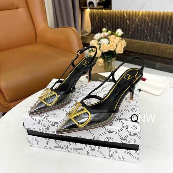 Picture of Valentino Shoes _SKUValentinosz35-406CNW30220231